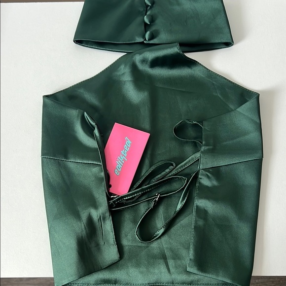 NWT Edikted Daina Satin Effect Open Back Crop Top Olive Halter Small - Picture 4 of 5